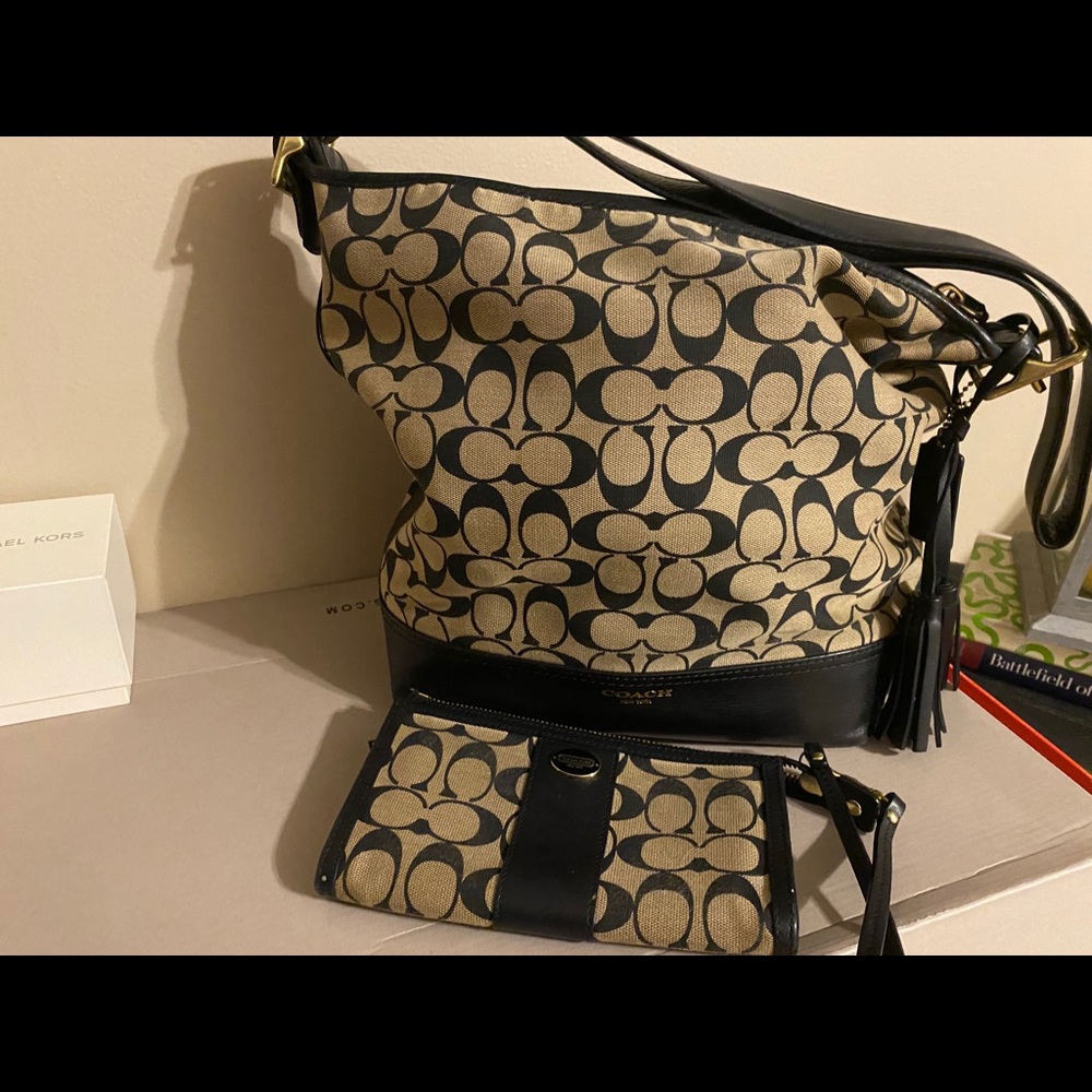 Authentic Coach purse with matching wristlet !!